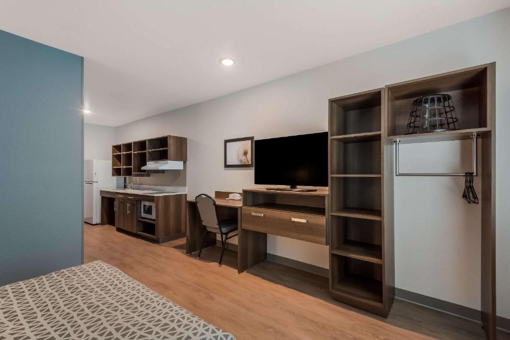 Queen Suite with Tub - Disability Access/Non Smoking interior