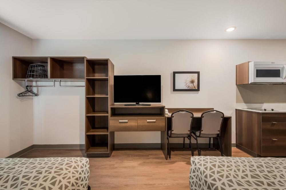Queen Suite with Two Queen Beds and Tub - Disability Access/Non Smoking interior